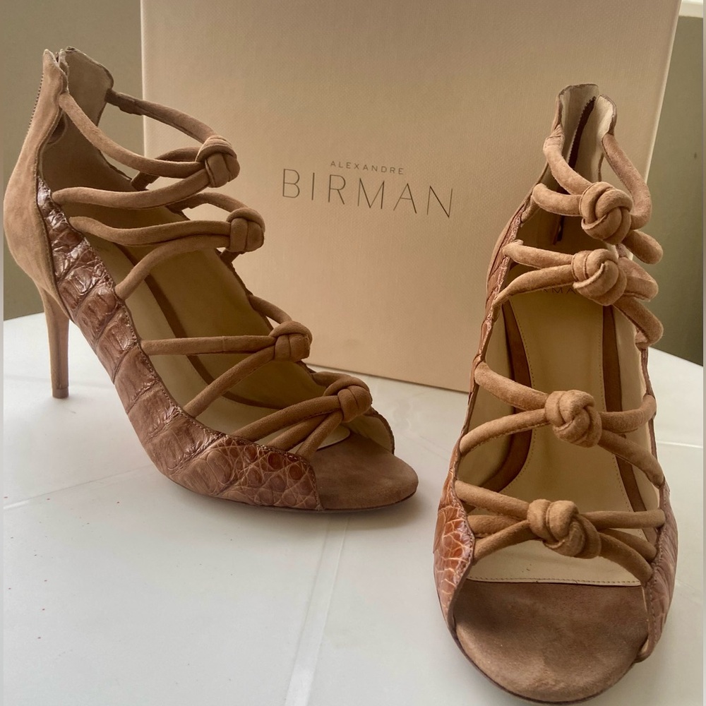 Suede sandals. Alexandre Birman.